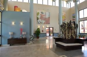 a lobby of a building with a sculpture in the middle at Leo Punta Umbría in Punta Umbría