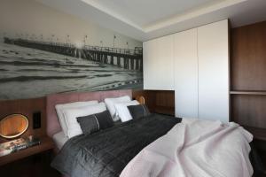 Un pat sau paturi într-o cameră la Apartament Przystań w Waterlane Island +16 fotografii