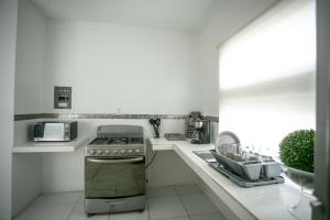 Kuchyň nebo kuchyňský kout v ubytování Casa moderna en segura Residencial Hacienda Chetumal