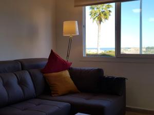 Posedenie v ubytovaní Apartamento con piscina en Oliva Nova