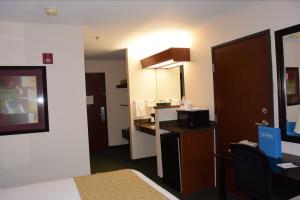 Kuchyň nebo kuchyňský kout v ubytování Travelodge by Wyndham, Newberg