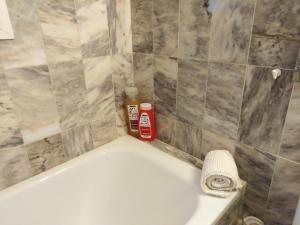 A bathroom at BeHouse Avenida