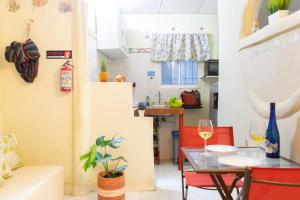 a small kitchen and dining room with a table and chairs at Casita mi nuevo amanecer in Santa Marta +15 photos