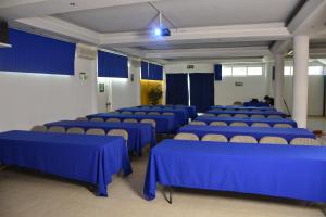 a conference room with blue tables and chairs at Hotel Paradise Inn in Chilpancingo de los Bravos