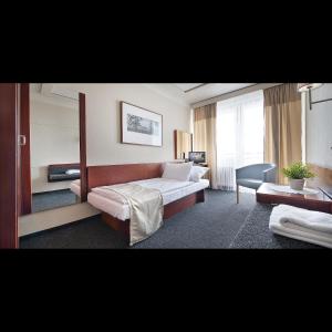 Posteľ alebo postele v izbe v ubytovaní Retro Hotel Kladno