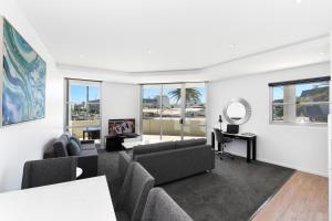 A seating area at Mantra Quayside Port Macquarie