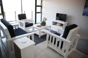 TV a/nebo společenská místnost v ubytování Mari-Amor Self-Catering Apartments