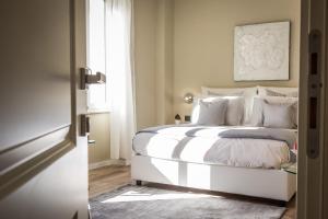 Кровать или кровати в номере 126 Gracchi Suites