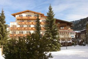Nespecifikovaný výhled na hory nebo výhled na hory při pohledu z hotelu