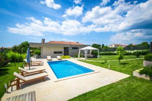 Bazén v ubytování Villa Viviana Fažana Valbandon Heated pool nebo v jeho okolí