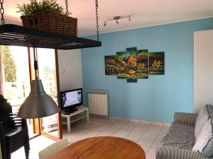a living room with a couch and a table at I Sentieri in Rio nellʼElba