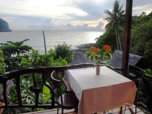 Dining and leisure area at Phi Phi Sunset Bay Resort, Phi Phi Sunset Bay Resort