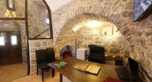 Gallery image of STOES Traditional Suites in Mestá