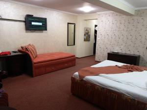 Postel nebo postele na pokoji v ubytování Hotel Helin Aeroport - Craiova