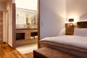 Postel nebo postele na pokoji v ubytování Familie Hopfeld - Hotel Dreikönigshof + 37 fotografií