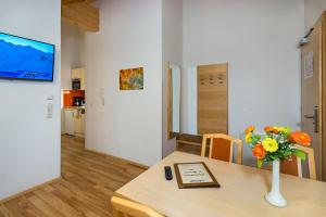 Telewizja i/lub zestaw kina domowego w obiekcie Aparthotel Alpendiamant Serfaus Wachter GmbH