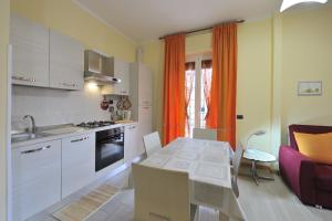 A kitchen or kitchenette at Casa Malìca