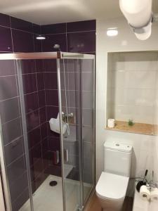 Ένα μπάνιο στο Habitaciones El Arco +22 φωτογραφίες