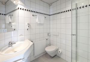 Koupelna v ubytování Hotel garni Kappeler-Haus + 35 fotografií