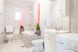 Kúpeľňa v ubytovaní Apartment Miha Marusic + 24 fotografií