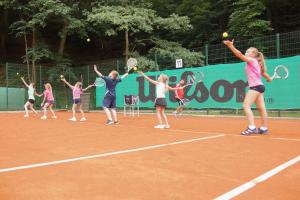 Εγκαταστάσεις για τένις ή/και σκουός στο Sport Hotel Gejzirpark ή εκεί κοντά