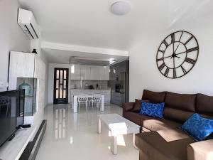 Televízia a/alebo spoločenská miestnosť v ubytovaní Playa Elisa Apartment - Mil Palmeras - 1510