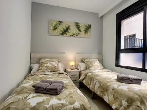 Posteľ alebo postele v izbe v ubytovaní Playa Elisa Apartment - Mil Palmeras - 1510 + 21 fotografií