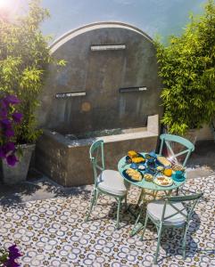 Aed väljaspool majutusasutust Dar Mayshad Riad - Luxurious Boutique Hotel in the Medina