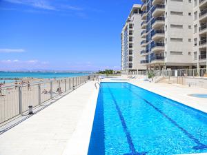 Bazén v ubytování La Manga Beach Club Apartments nebo v jeho okolí