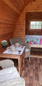 Giường trong phòng chung tại Glamping at Treegrove
