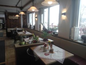 Ein Restaurant oder anderes Speiselokal in der Unterkunft Fränkischer Hof --- Hotel in Pegnitz --- Schlabecks Fränkischer Hof 
