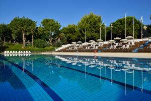 UNA Hotels Naxos Beach Sicilia内部或周边的泳池