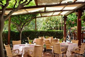 UNA Hotels Naxos Beach Sicilia外面的花园