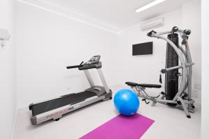 Fitness centrum a/nebo fitness zařízení v ubytování The White House, Brac