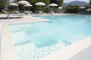 The swimming pool at or close to Agriturismo La Pisana
