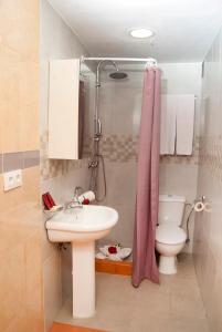 a bathroom with a sink and a toilet at Hostal Batato in Vejer de la Frontera