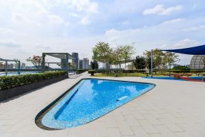 Swimming pool sa o malapit sa Encorp Strand Residences by Airhost