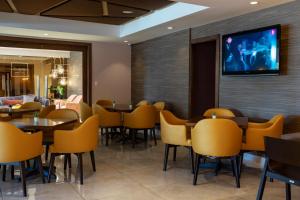 Khu vực lounge/bar tại Hotel Aladino