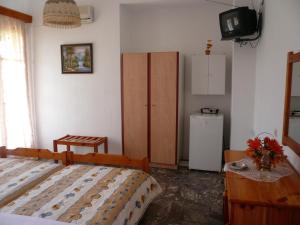 Postel nebo postele na pokoji v ubytování Liossis Rooms & Apartments
