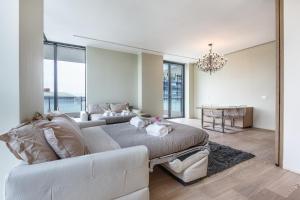 Stylish elegant Apartment in Torre Solaria with exclusive Milan's view 휴식 공간