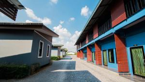 an empty alleyway between two buildings with red and blue at Numjaan Resort in Krabi