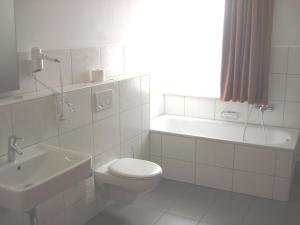 Koupelna v ubytování Hotel Zur Sonne
