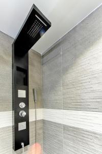 a bathroom with a shower with a glass wall at apartamento santa cruz oleiros in Oleiros