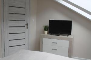 TV a/nebo společenská místnost v ubytování Apartament "Zacisze"