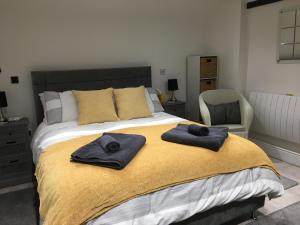 Säng eller sängar i ett rum på Crossways Self-Catering Cottage - Self Contained