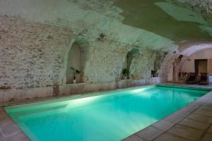 Piscine de l'établissement Domaine de la Courbe ou située à proximité