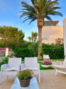 Κήπος έξω από το Villa Almyra