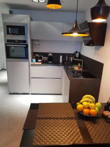 Kuchyňa alebo kuchynka v ubytovaní Apartman VIP, with Free Garage Parking