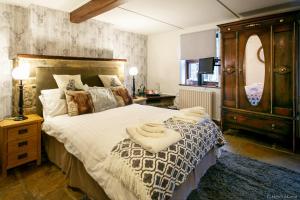 A bed or beds in a room at The Old Hall Inn 