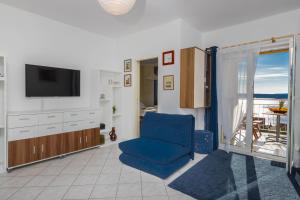 Televízia a/alebo spoločenská miestnosť v ubytovaní Apartmani Adria LiLa Crikvenica Dramalj